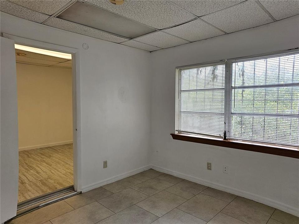 合同活跃: $1,470 (4 贝兹, 1 浴室, 1893 平方英尺)