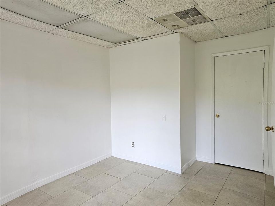 合同活跃: $1,470 (4 贝兹, 1 浴室, 1893 平方英尺)