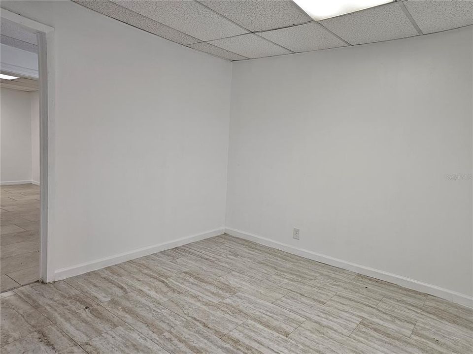 合同活跃: $1,470 (4 贝兹, 1 浴室, 1893 平方英尺)