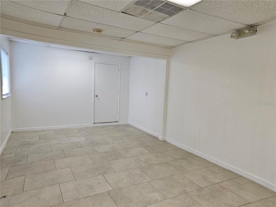 合同活跃: $1,470 (4 贝兹, 1 浴室, 1893 平方英尺)