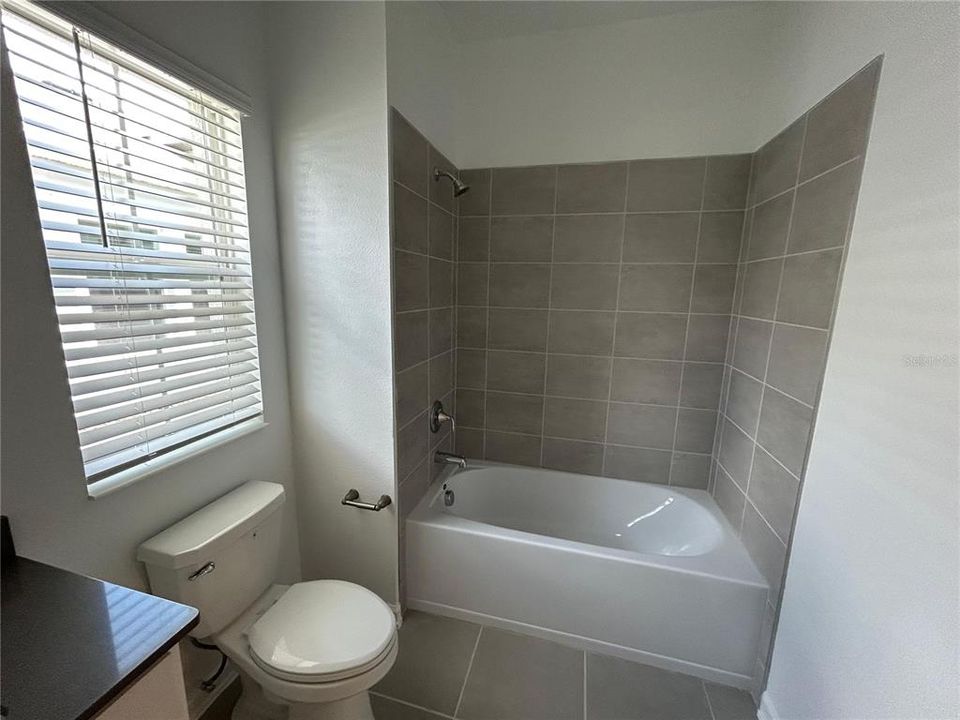 Под контрактом: $1,890 (3 спален, 2 ванн, 1562 Квадратных фут)