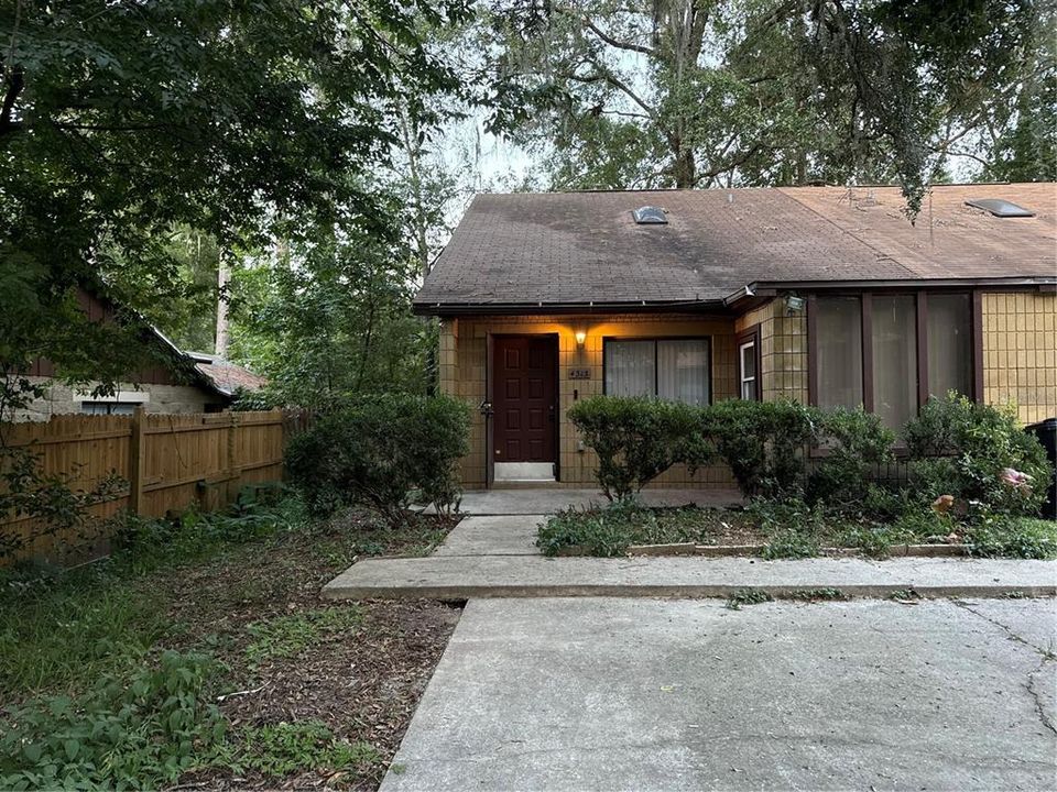 For Sale: $195,000 (2 beds, 2 baths, 1404 Square Feet)