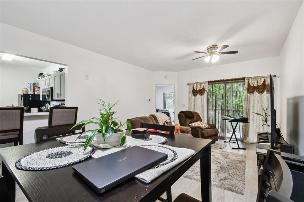 待售: $179,990 (3 贝兹, 2 浴室, 1151 平方英尺)