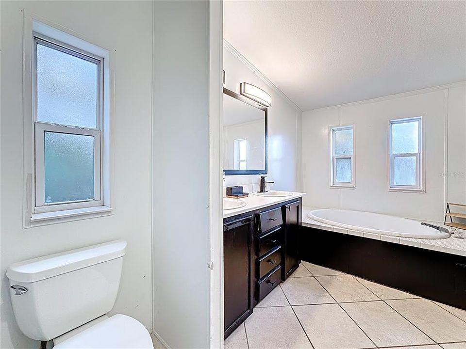 На продажу: $510,000 (5 спален, 2 ванн, 1954 Квадратных фут)