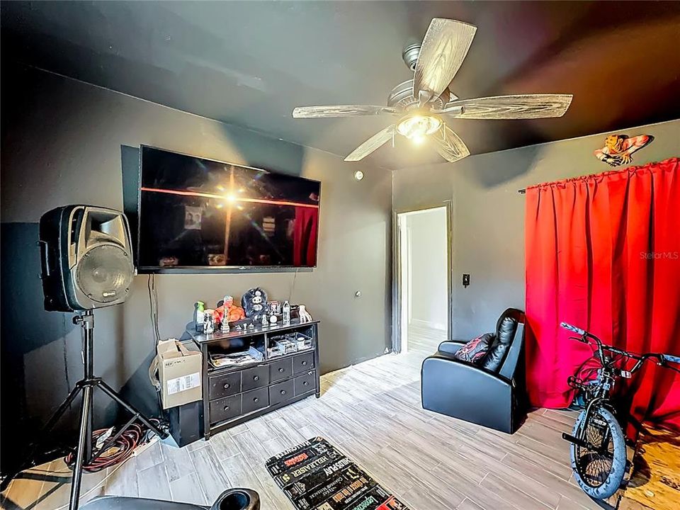 На продажу: $510,000 (5 спален, 2 ванн, 1954 Квадратных фут)