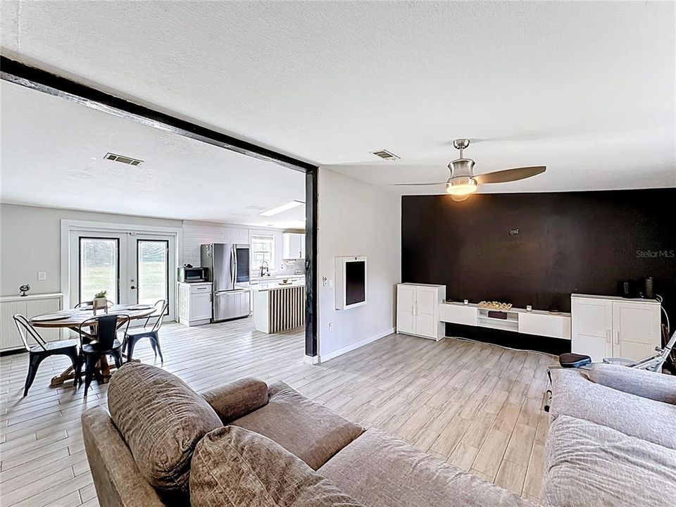 На продажу: $510,000 (5 спален, 2 ванн, 1954 Квадратных фут)