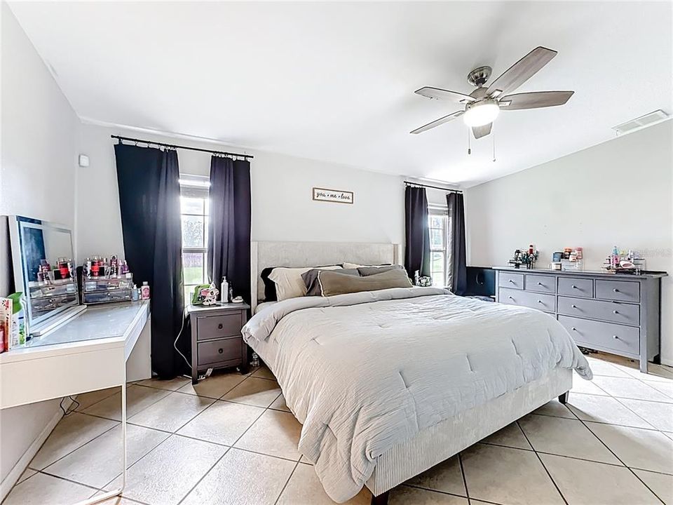 На продажу: $510,000 (5 спален, 2 ванн, 1954 Квадратных фут)