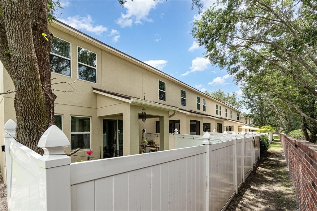 Active With Contract: $2,250 (2 beds, 2 baths, 1384 Square Feet)