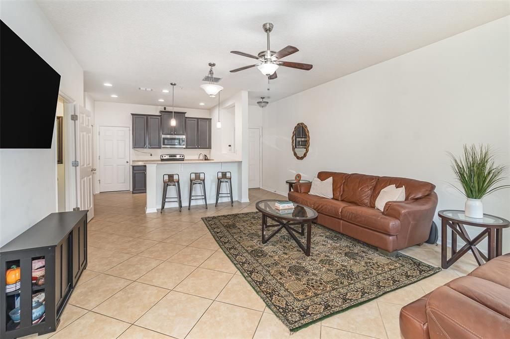 Active With Contract: $2,250 (2 beds, 2 baths, 1384 Square Feet)