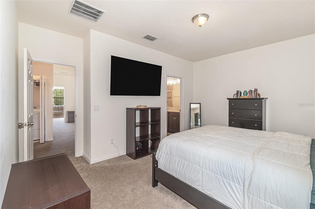 Active With Contract: $2,250 (2 beds, 2 baths, 1384 Square Feet)