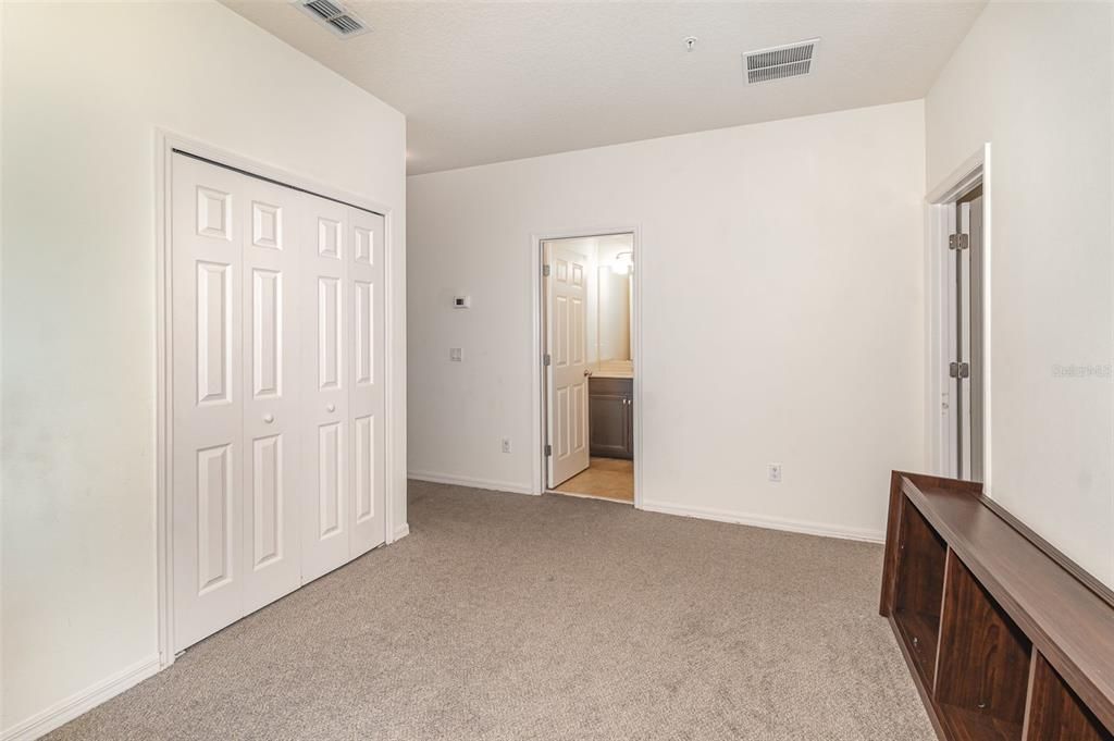 Active With Contract: $2,250 (2 beds, 2 baths, 1384 Square Feet)