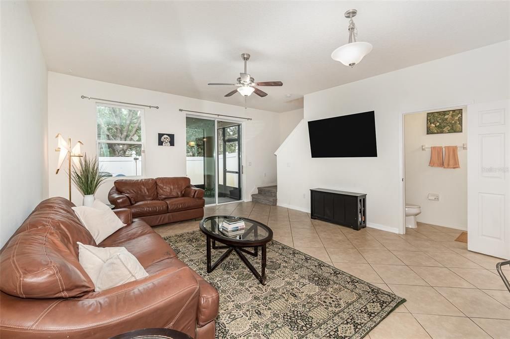 Active With Contract: $2,250 (2 beds, 2 baths, 1384 Square Feet)
