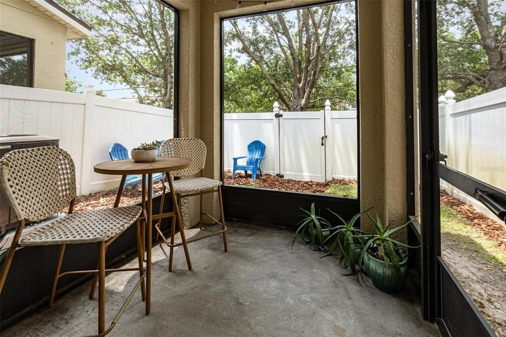 Active With Contract: $2,250 (2 beds, 2 baths, 1384 Square Feet)