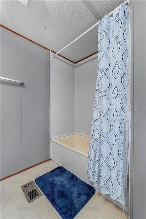 For Sale: $132,200 (3 beds, 2 baths, 924 Square Feet)