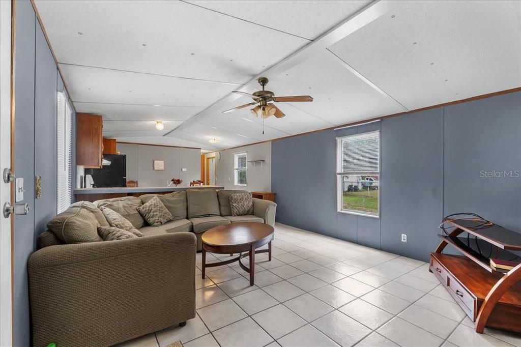 For Sale: $132,200 (3 beds, 2 baths, 924 Square Feet)