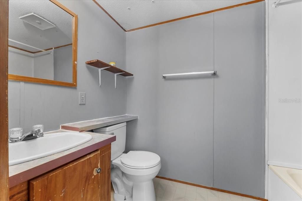 For Sale: $132,200 (3 beds, 2 baths, 924 Square Feet)