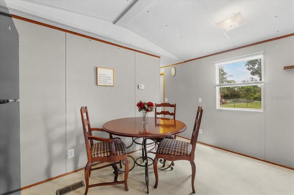 For Sale: $132,200 (3 beds, 2 baths, 924 Square Feet)