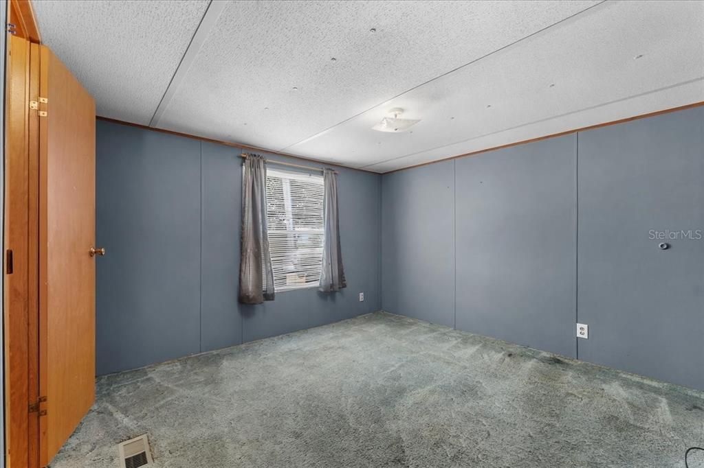 For Sale: $132,200 (3 beds, 2 baths, 924 Square Feet)