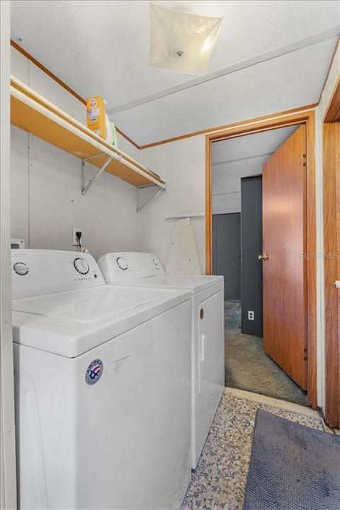 For Sale: $132,200 (3 beds, 2 baths, 924 Square Feet)