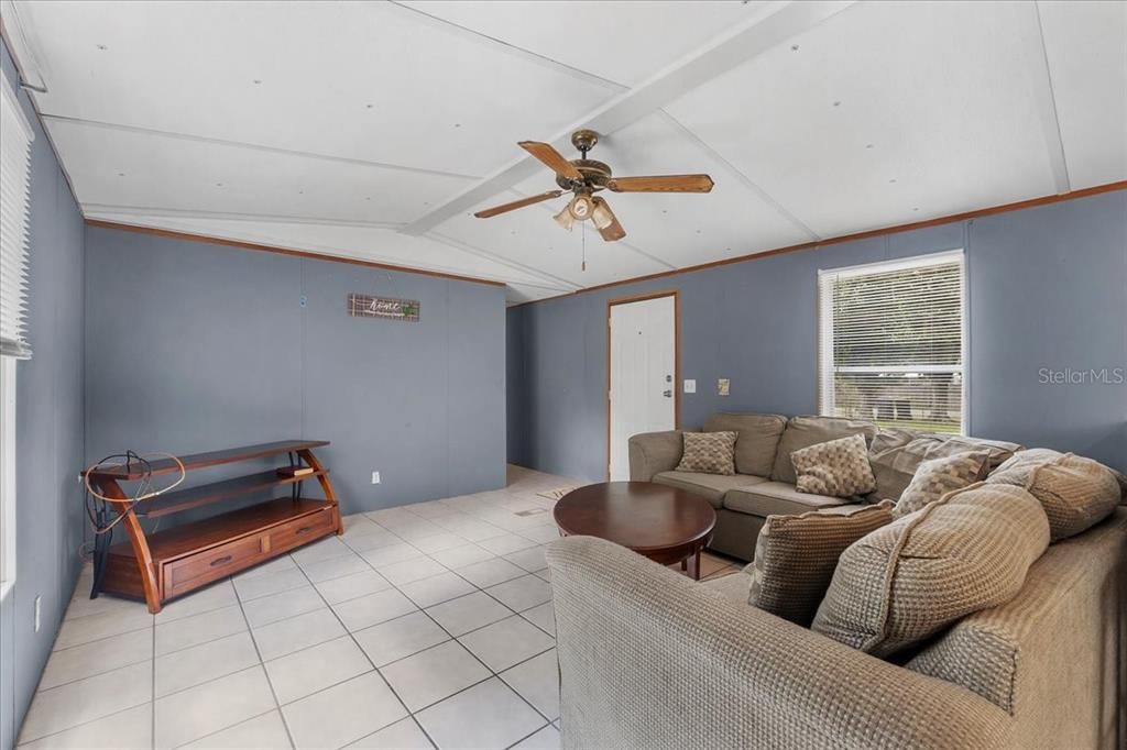 For Sale: $132,200 (3 beds, 2 baths, 924 Square Feet)