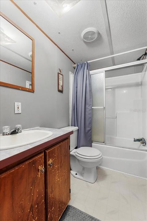 For Sale: $132,200 (3 beds, 2 baths, 924 Square Feet)