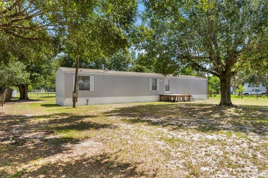 For Sale: $132,200 (3 beds, 2 baths, 924 Square Feet)