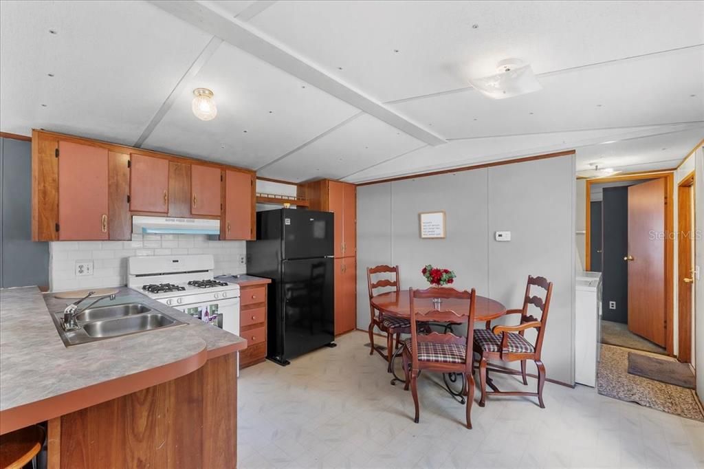 For Sale: $132,200 (3 beds, 2 baths, 924 Square Feet)