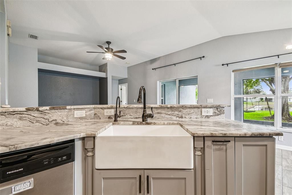 En Venta: $370,000 (3 camas, 2 baños, 1540 Pies cuadrados)