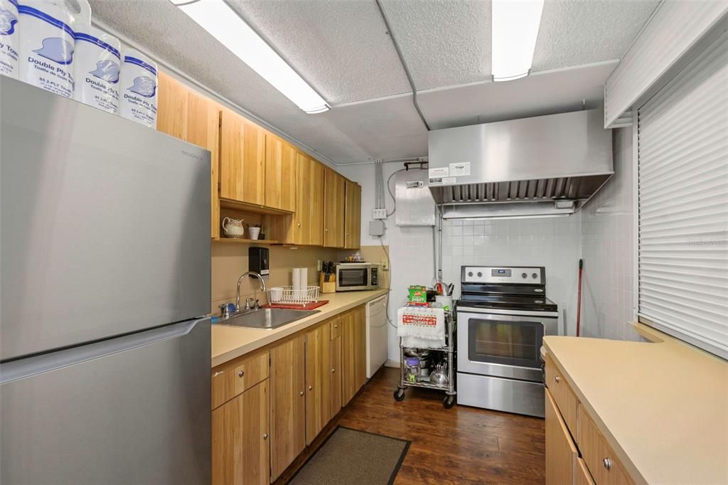 待售: $164,000 (2 贝兹, 2 浴室, 979 平方英尺)