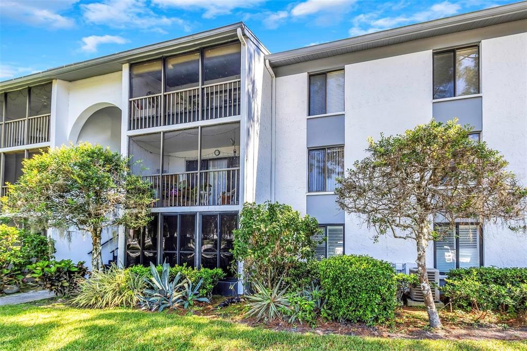 待售: $164,000 (2 贝兹, 2 浴室, 979 平方英尺)