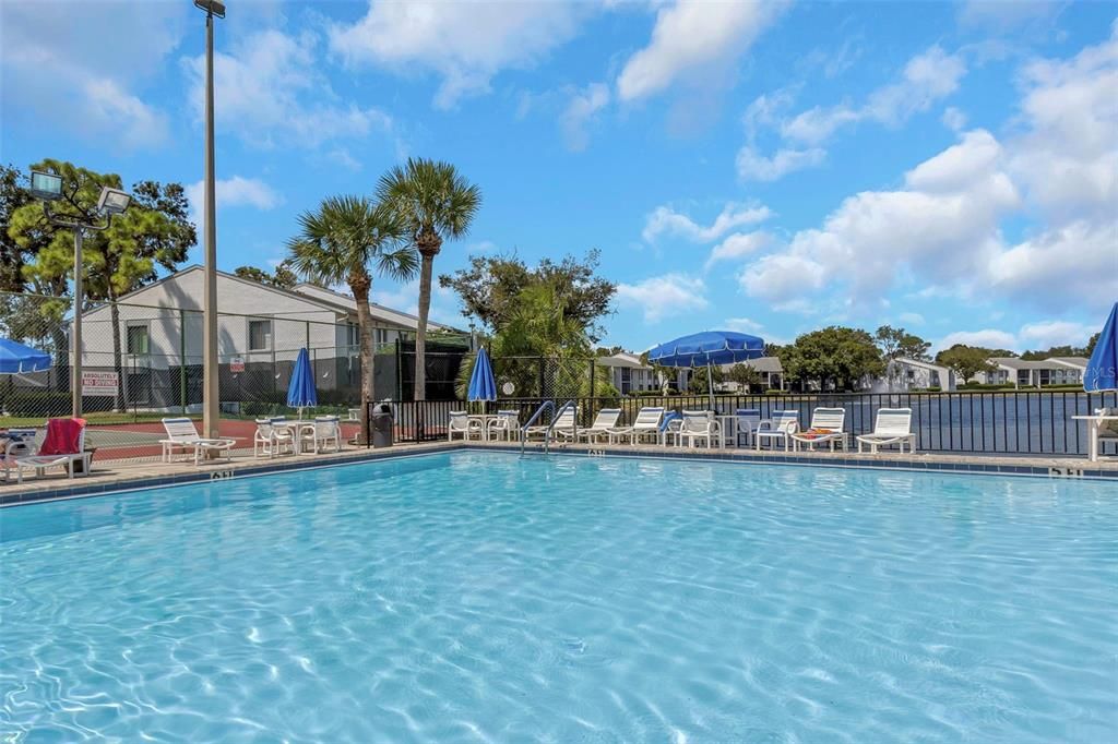 待售: $164,000 (2 贝兹, 2 浴室, 979 平方英尺)