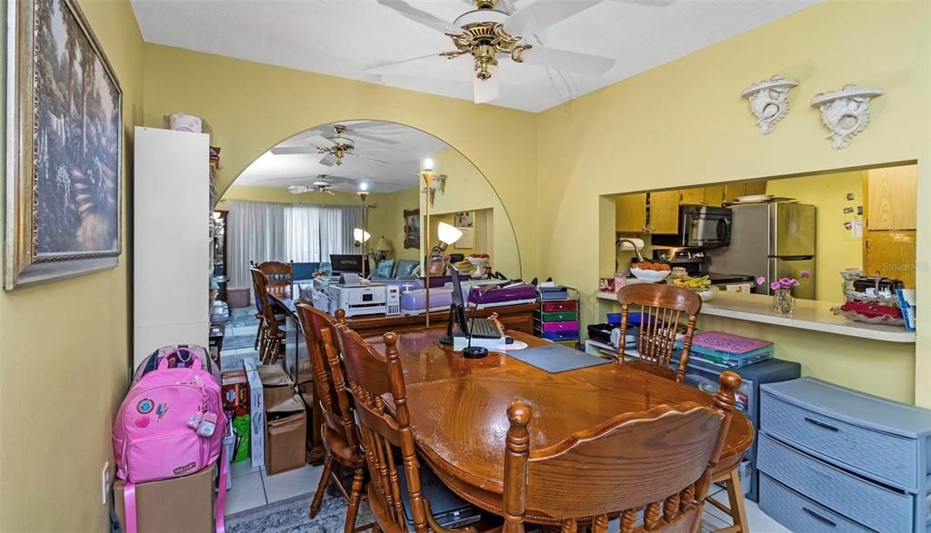 待售: $164,000 (2 贝兹, 2 浴室, 979 平方英尺)