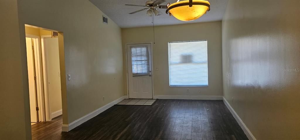 Active With Contract: $1,575 (2 beds, 2 baths, 864 Square Feet)