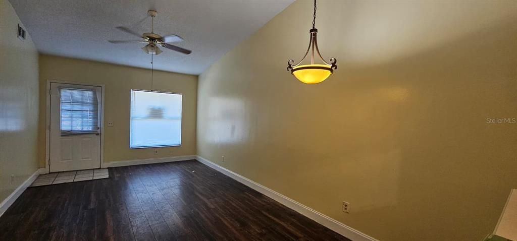 Active With Contract: $1,575 (2 beds, 2 baths, 864 Square Feet)