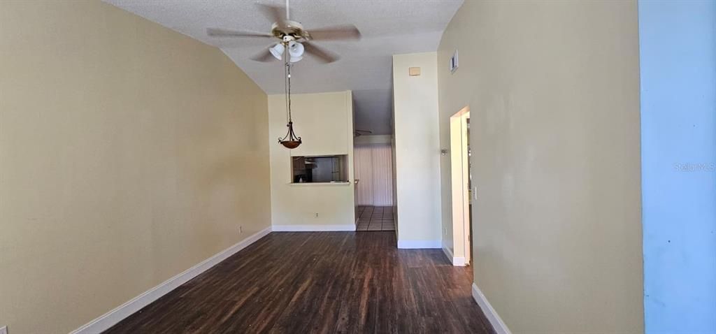 Active With Contract: $1,575 (2 beds, 2 baths, 864 Square Feet)
