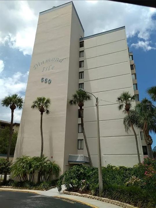 Recently Rented: $1,995 (2 beds, 2 baths, 1350 Square Feet)