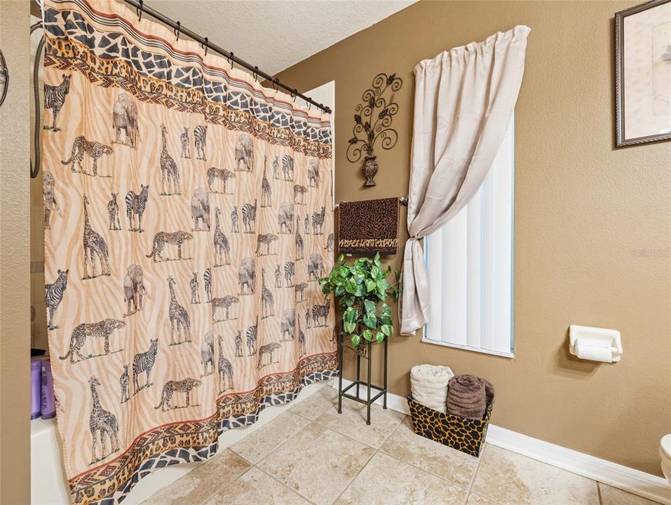 На продажу: $384,900 (4 спален, 2 ванн, 2234 Квадратных фут)