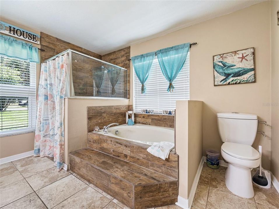 На продажу: $384,900 (4 спален, 2 ванн, 2234 Квадратных фут)