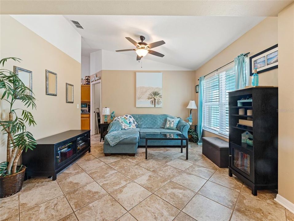 На продажу: $384,900 (4 спален, 2 ванн, 2234 Квадратных фут)