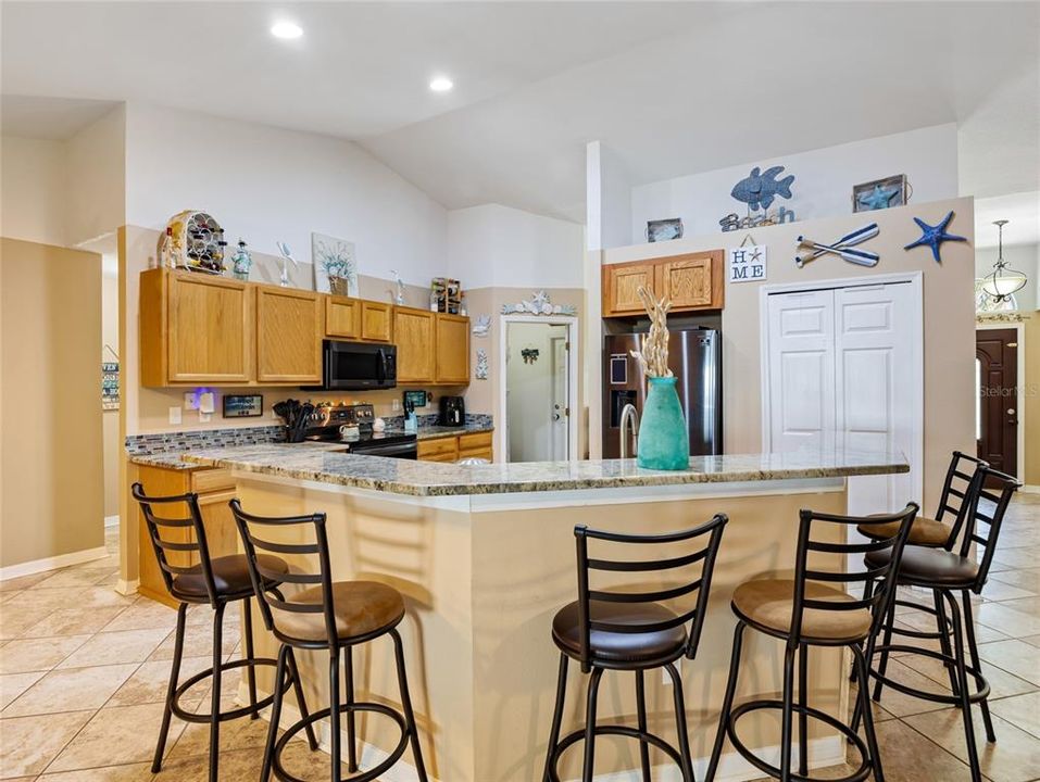 На продажу: $384,900 (4 спален, 2 ванн, 2234 Квадратных фут)