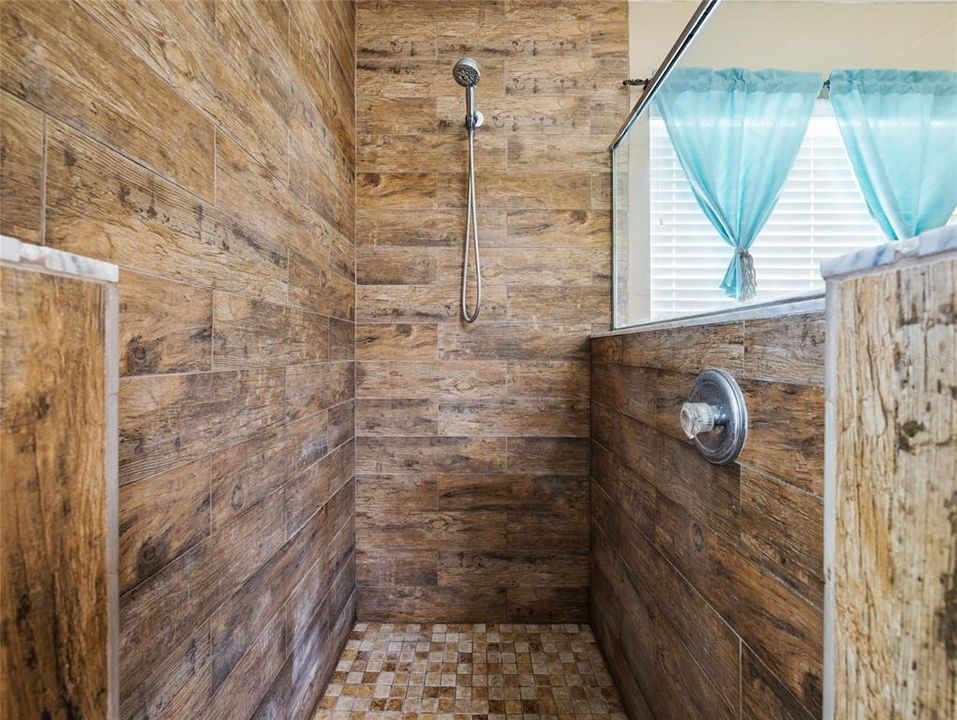 На продажу: $384,900 (4 спален, 2 ванн, 2234 Квадратных фут)