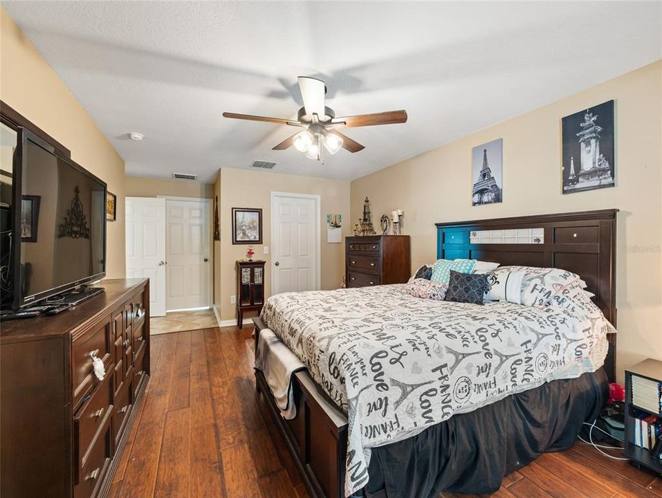 На продажу: $384,900 (4 спален, 2 ванн, 2234 Квадратных фут)