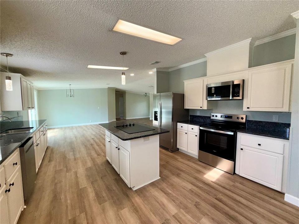 待售: $354,000 (3 贝兹, 2 浴室, 2346 平方英尺)