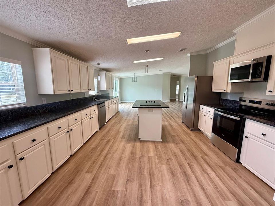 待售: $354,000 (3 贝兹, 2 浴室, 2346 平方英尺)