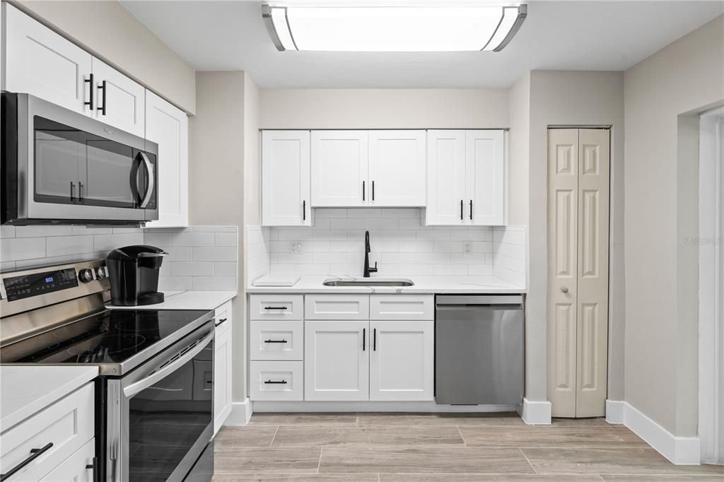 Activo con contrato: $239,900 (2 camas, 2 baños, 988 Pies cuadrados)