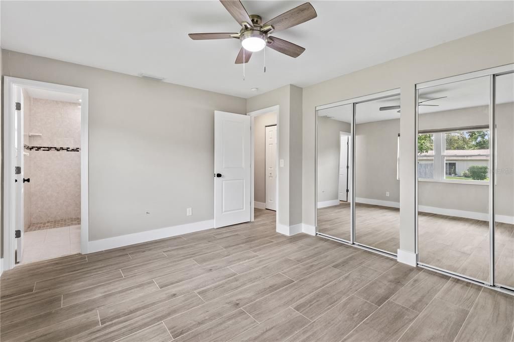 Activo con contrato: $239,900 (2 camas, 2 baños, 988 Pies cuadrados)