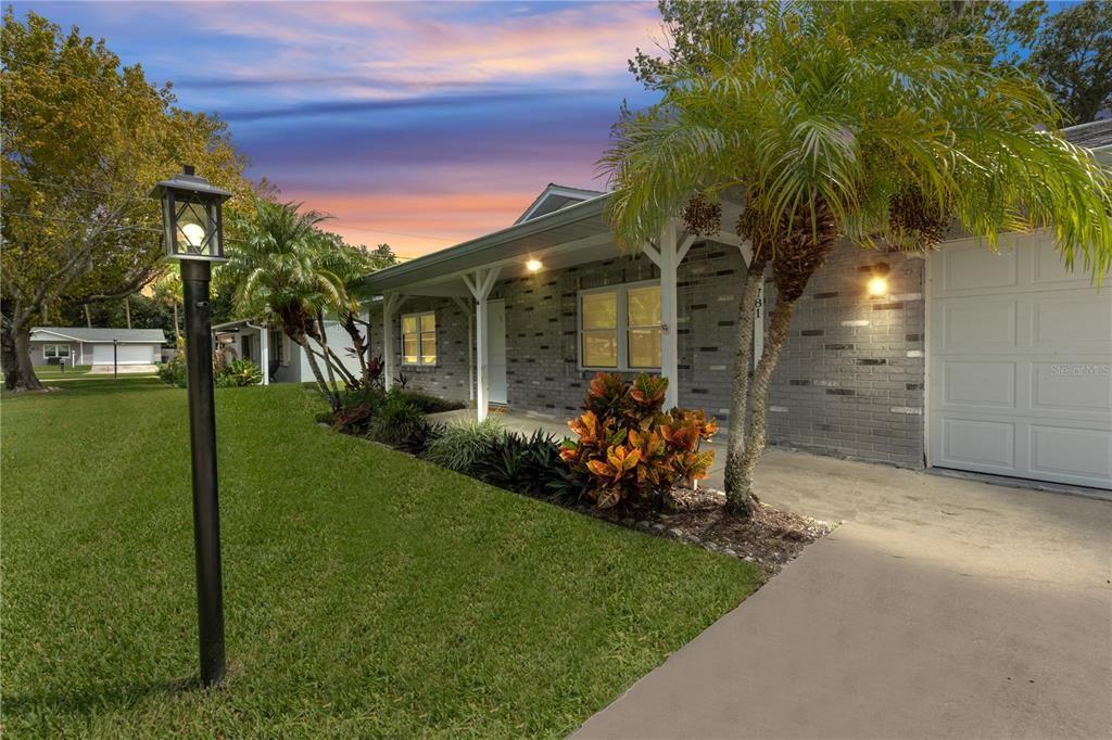 Activo con contrato: $239,900 (2 camas, 2 baños, 988 Pies cuadrados)