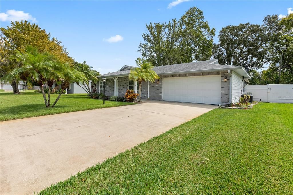 Activo con contrato: $239,900 (2 camas, 2 baños, 988 Pies cuadrados)