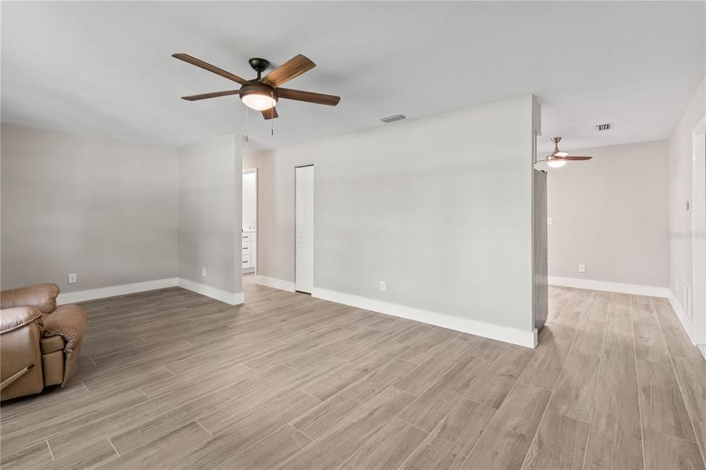 Activo con contrato: $239,900 (2 camas, 2 baños, 988 Pies cuadrados)