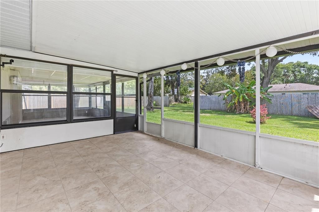 Activo con contrato: $239,900 (2 camas, 2 baños, 988 Pies cuadrados)